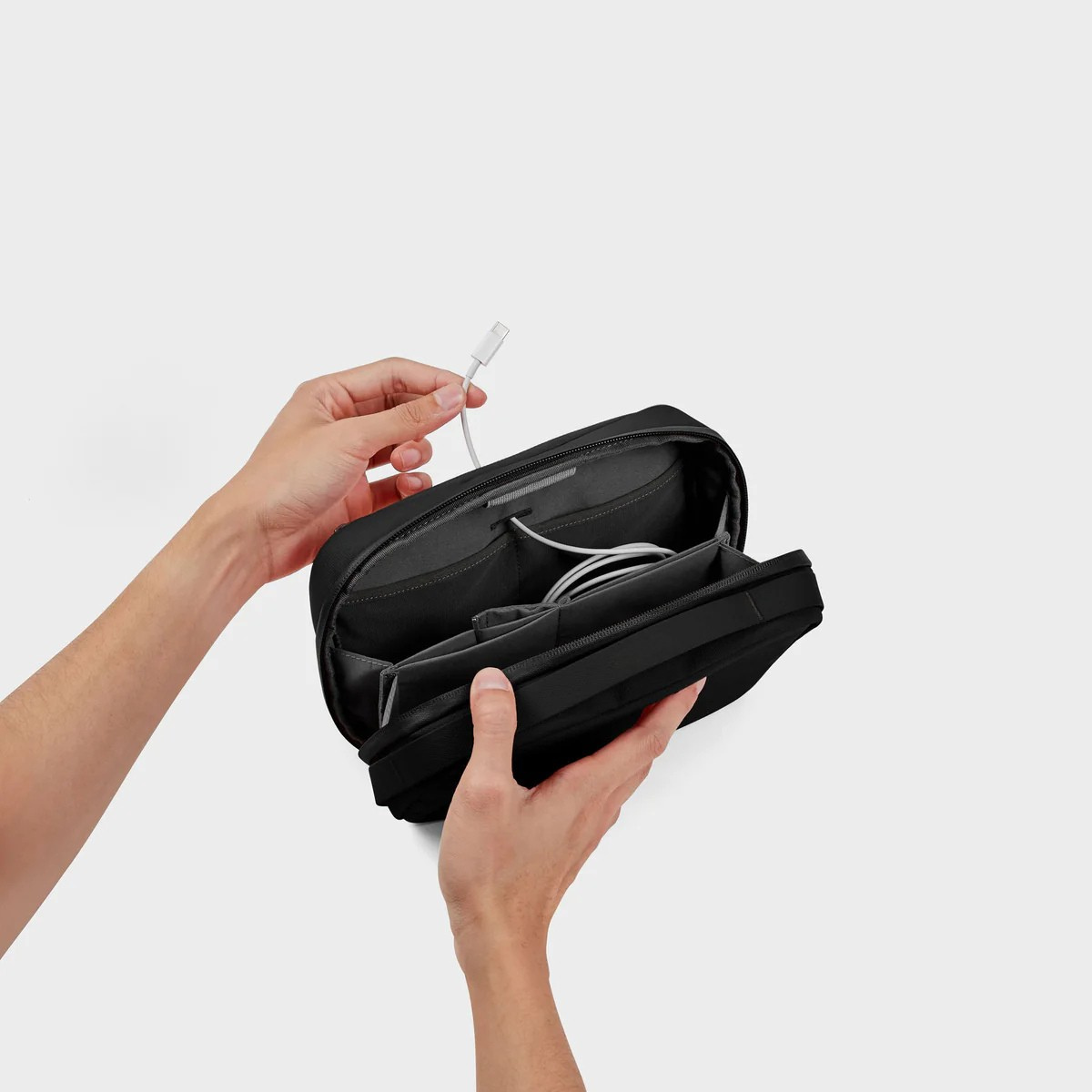Estuche para accesorios tecnológicos 2 en 1
